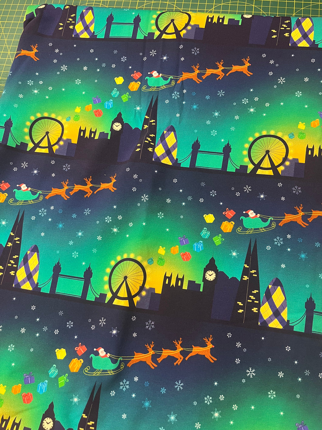 1m Christmas Over London French Terry