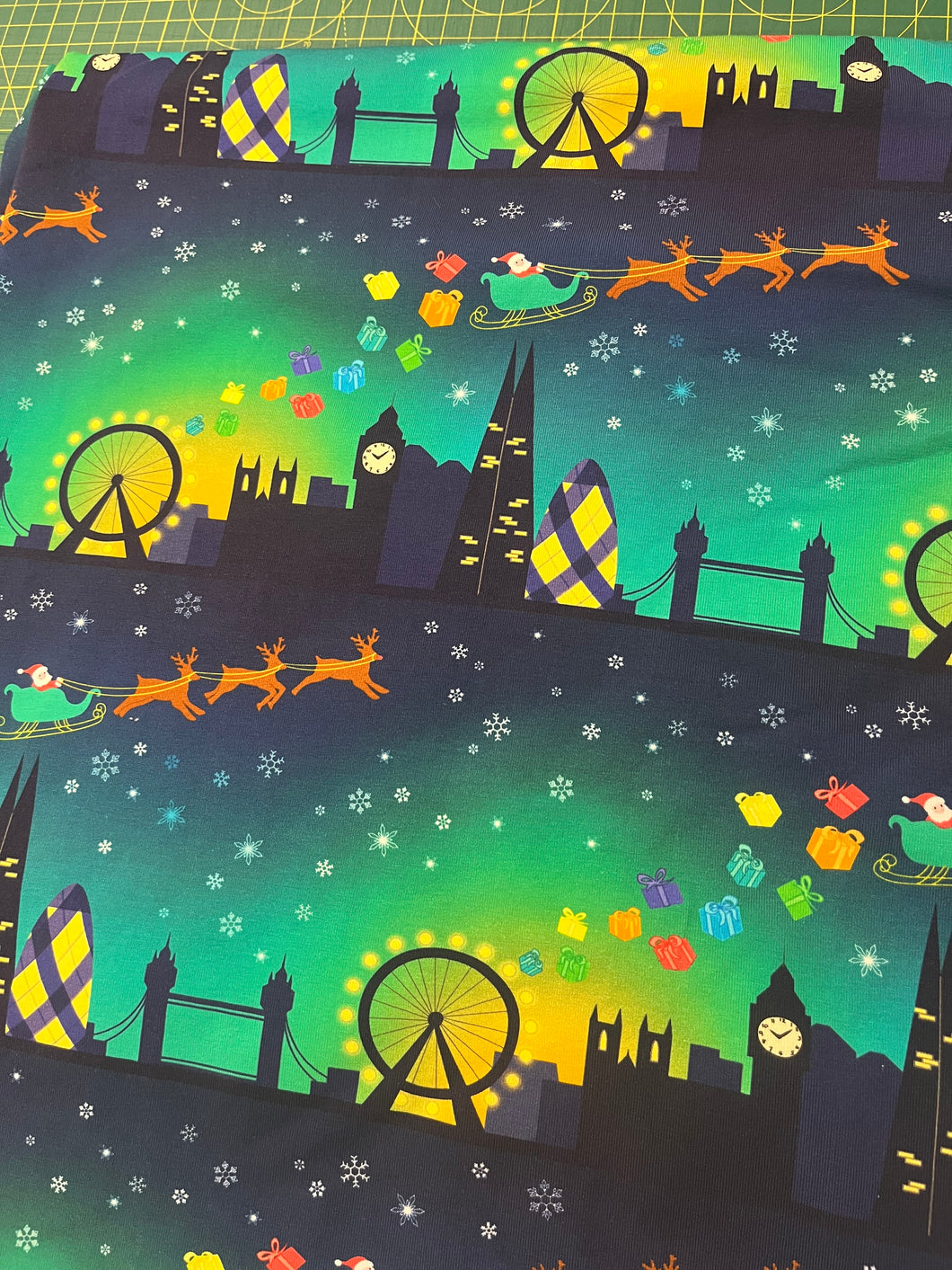 1m Christmas Over London Cotton Lycra
