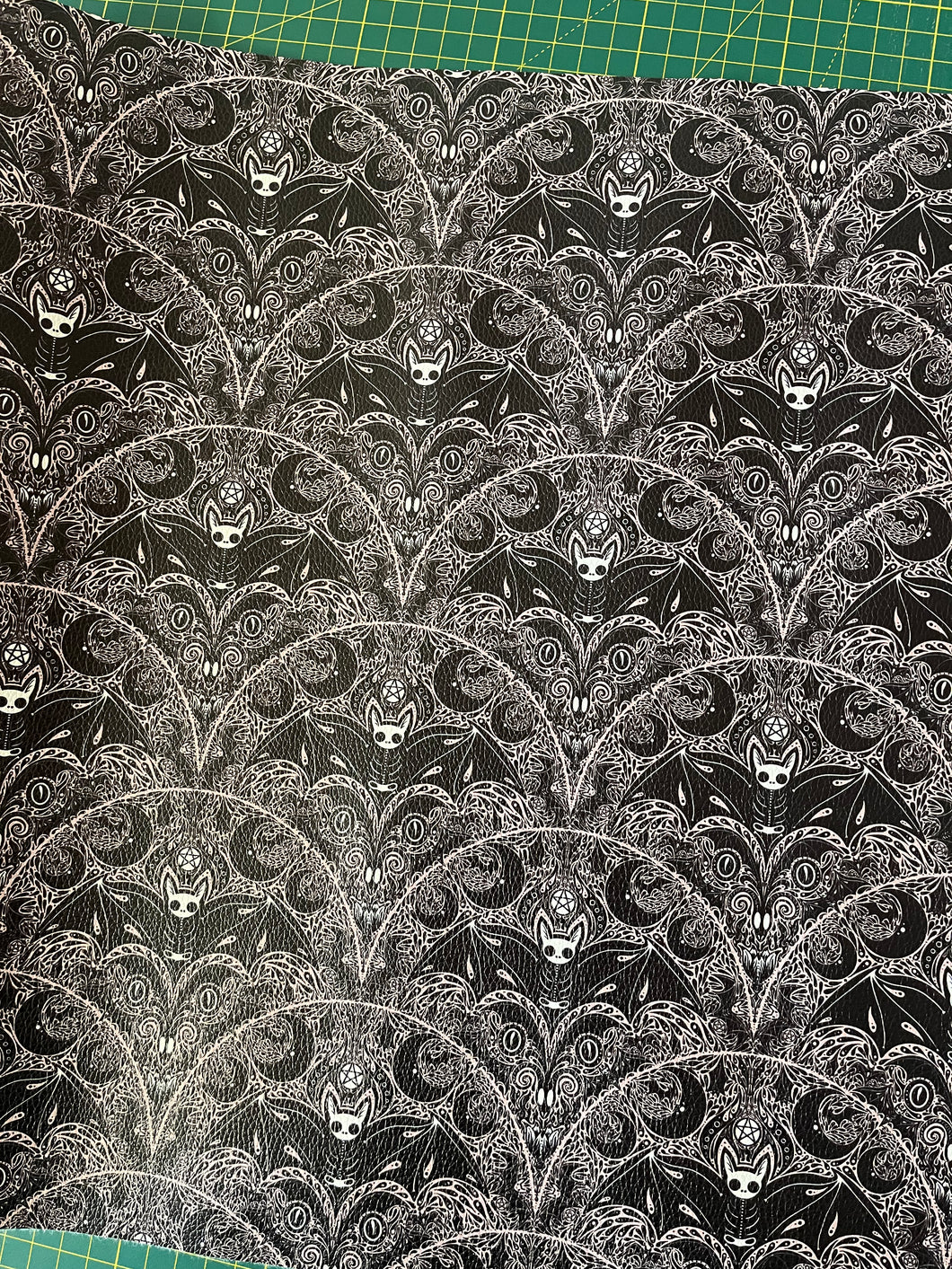 40cm Bat Lace Textured Vinyl